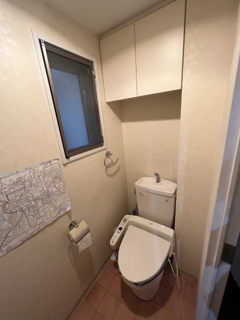 ブルーグレー×ホワイトの爽やかなトイレ施工後イメージ１