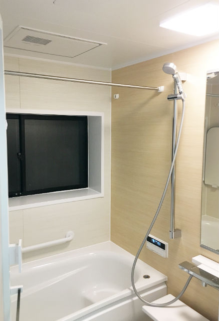 プラナスナチュラルウッドで温かみのある浴室にイメージ