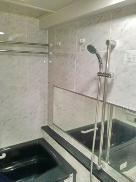 クリエモカが映える快適でシンプルな浴室施工後イメージ１
