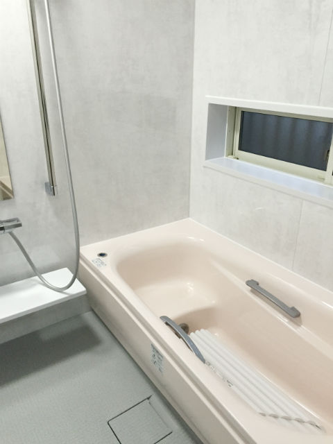 床裏からの冷気を断熱するほっカラリ床で温かい浴室にイメージ