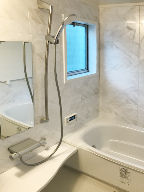 ミナモ浴槽で上質なくつろぎ空間の浴室イメージ