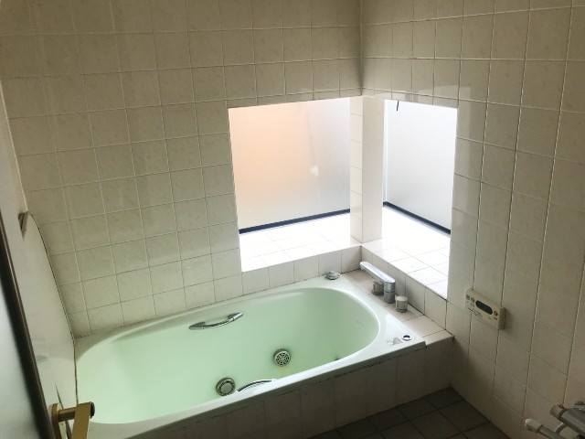 ホテルライクを極めた『アクアタワー』のある浴室施工後イメージ１