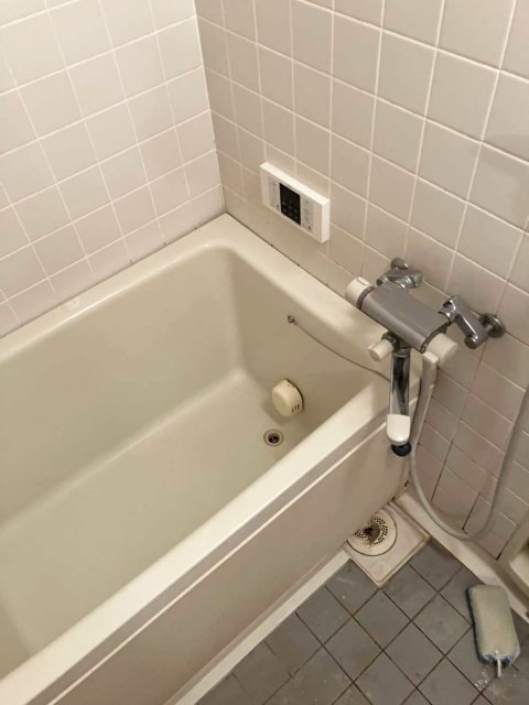 ホワイト×グレーのシックでお洒落なお風呂施工後イメージ１
