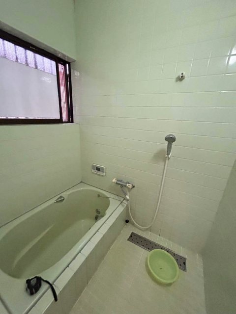 木目アクセントの落ち着いた浴室施工後イメージ１