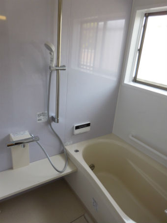 バリアフリー仕様で快適な浴室　TOTOサザナ【サラフジイロ】イメージ