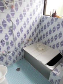 バリアフリー仕様で快適な浴室　TOTOサザナ【サラフジイロ】施工後イメージ１