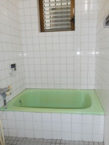 プルシャンブルーが綺麗な浴室乾燥暖房機付きの暖かいお風呂施工後イメージ１