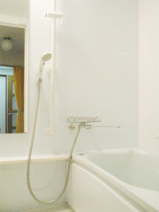TOTO『WFシリーズ』　柔らかく乾きやすい床が特徴の浴室イメージ