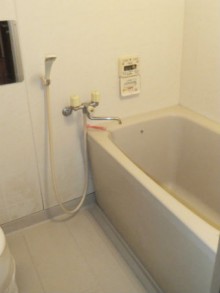 リクシル【リノビオ】モノトーンでスタイリッシュなお風呂施工後イメージ１