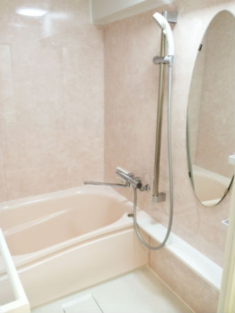 施工事例 浴室 お風呂リフォーム ピンクで統一した可愛いユニットバス 豊中市の浴室 お風呂リフォームは みずらぼ