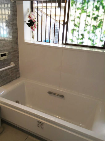 冬も暖かい、スッキリとした浴室暖房乾燥機付きのお風呂イメージ