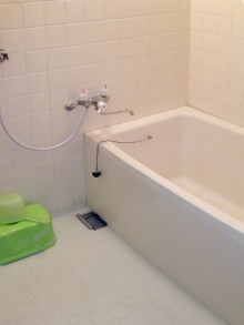 ワイドミラーやカウンターなど機能が充実したお風呂施工後イメージ２