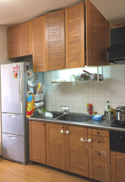 アルベロホワイトの扉でキッチンを明るく爽やかに施工後イメージ１