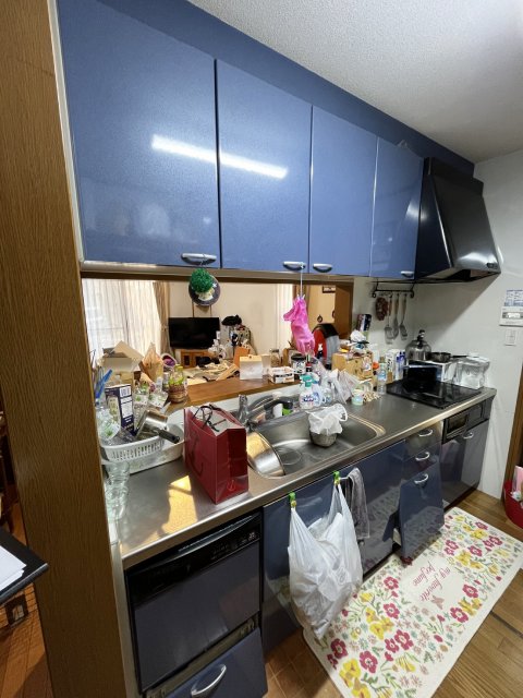 人造大理石の天板でパッと明るい木目調キッチン施工後イメージ１