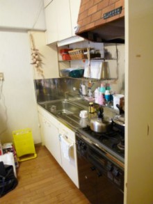 エクセルミディアム柄のコンパクトなキッチン施工後イメージ１