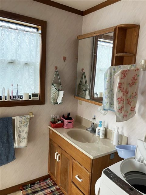 花柄とピンクのクロスで華やかな洗面空間施工後イメージ１