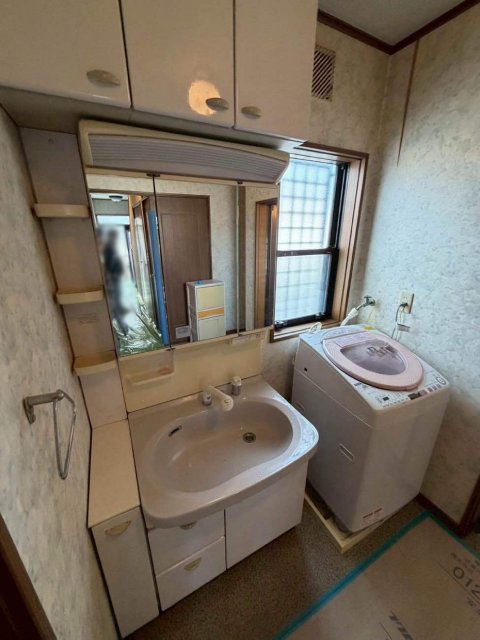 シックで落ち着いた洗面空間施工後イメージ１