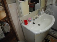 収納のできる三面鏡でスッキリとした洗面化粧台に施工後イメージ１