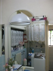 ツインラインLED照明　広々とした洗面化粧台「ウツクシーズ」施工後イメージ１