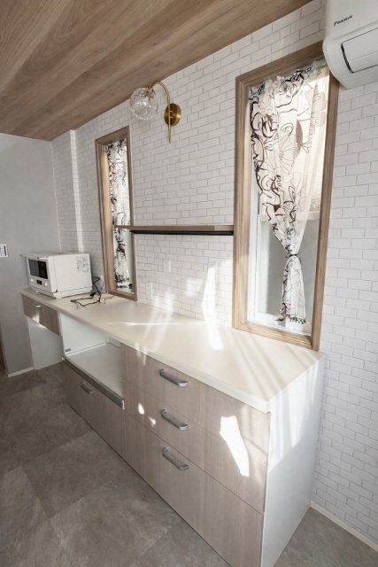 実用性とデザイン性を兼ね備えたエレガントな空間イメージ