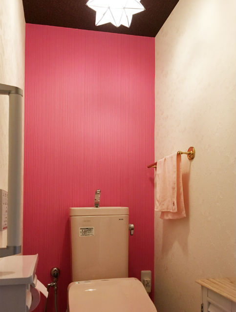 施工事例 トイレリフォーム 鮮やかなピンクが印象的な可愛らしいトイレ 芦屋市のトイレリフォームは みずらぼ