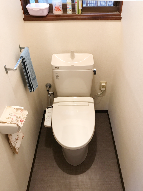 補修箇所もクロス貼替えで一新！節水機能で生まれ変わったトイレ空間イメージ