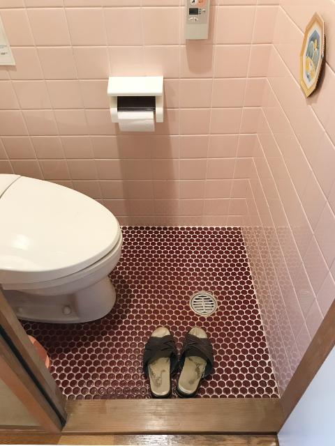 ハイドロセラの床でお手入れが簡単になったトイレ施工後イメージ１