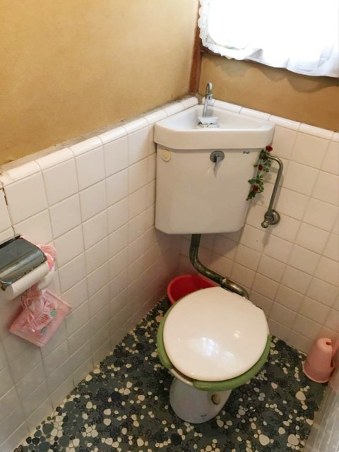 印象ががらりと変わった小型タンクのトイレ空間施工後イメージ１