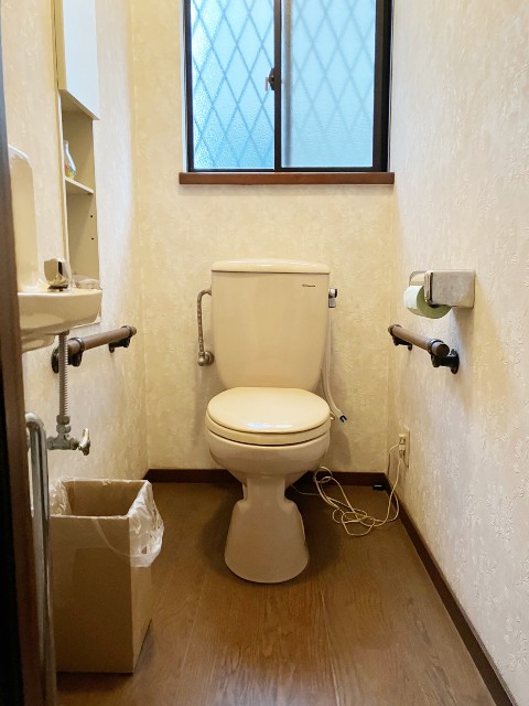 清掃性の良いクッションフロアでキレイを保てるトイレ施工後イメージ１
