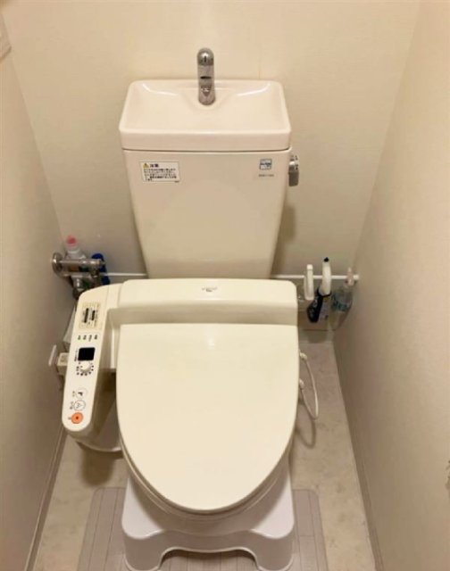 スタイリッシュで掃除がしやすいトイレ施工後イメージ１