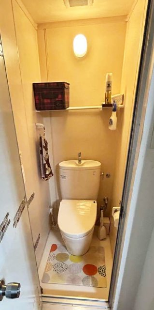 グレーがアクセントの落ち着きあるトイレ空間施工後イメージ１
