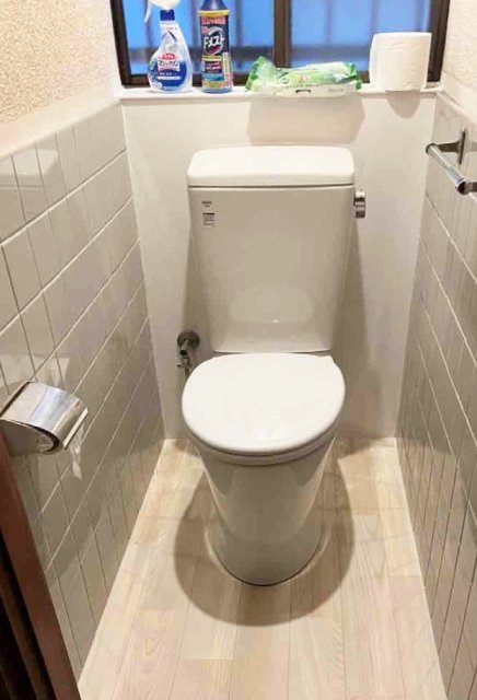 白をベースとした明るいトイレイメージ