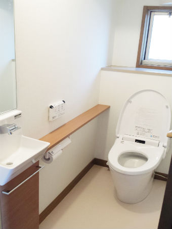 お掃除が楽なタンクレストイレと手洗い器コフレルで広さを感じる空間に施工後イメージ１