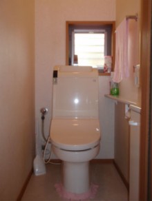 落ち着きのあるこだわりのトイレ空間へ TOTO『ピュアレストQR』施工後イメージ１