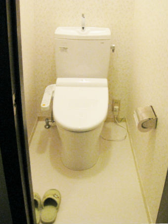 配管がすっきりとした節水型のトイレ　ピュアレストＱＲ施工後イメージ１