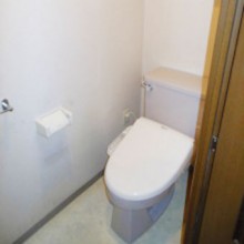 タンクレスのリクシル『サティス』で洗練されたトイレ空間に施工後イメージ１
