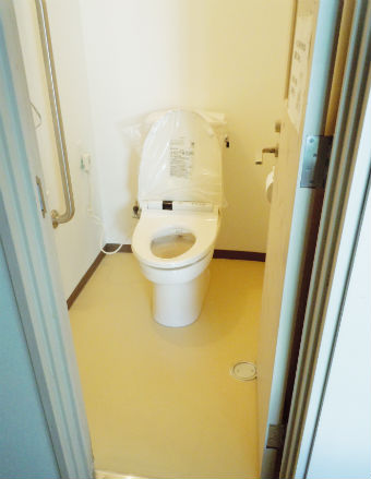 タイル貼りの和式からTOTO『KVシリーズ』の洋式トイレに新調イメージ