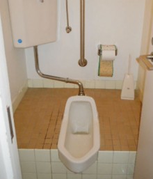 タイル貼りの和式からTOTO『KVシリーズ』の洋式トイレに新調施工後イメージ１